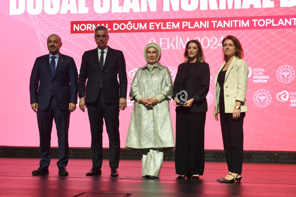 Emine Erdoğan’dan İl Sağlık’a plaket