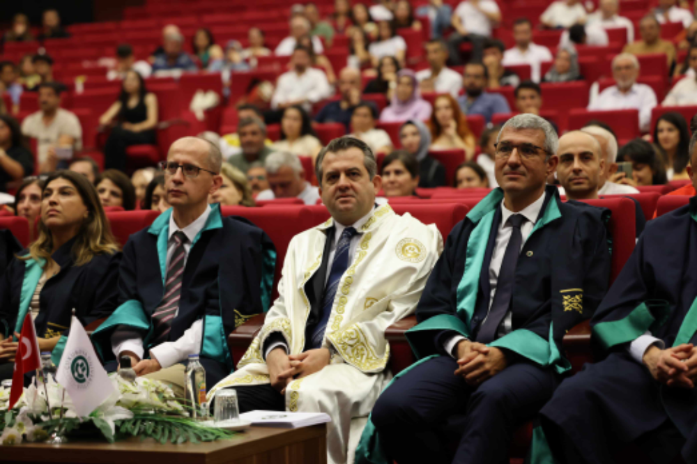 Çukurova Üniversitesi Diş Hekimliği Fakültesi Yeni Mezunlarını Uğurladı