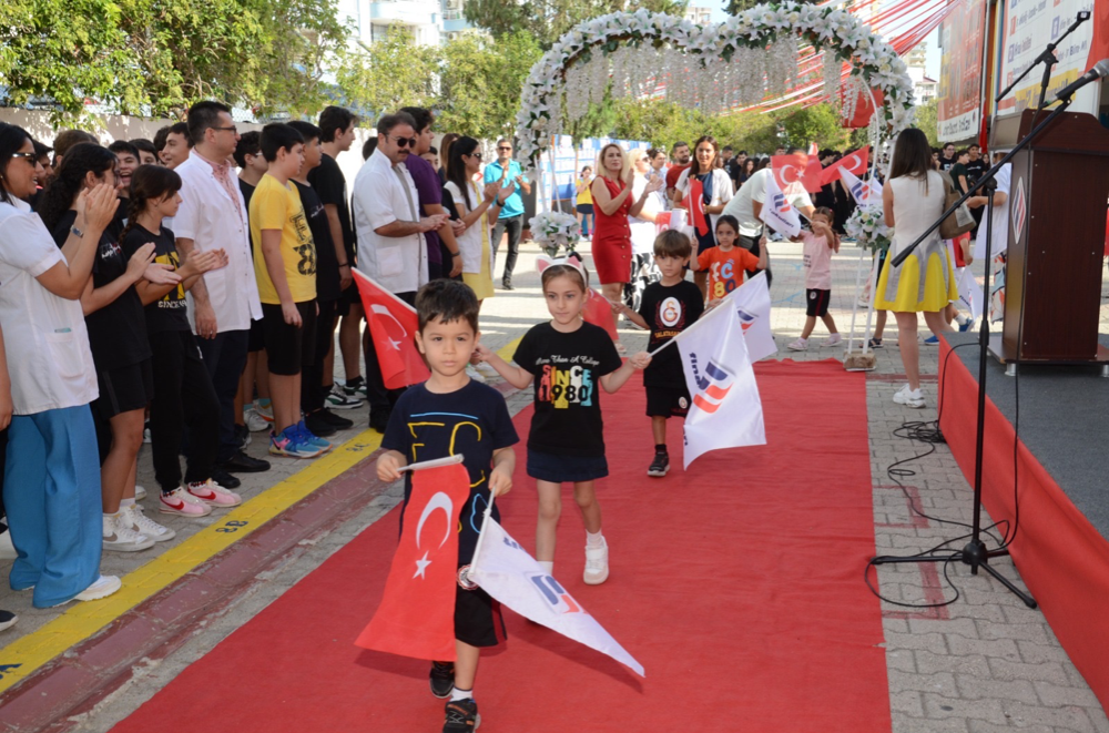 Adana Final Okulları 15. eğitim-öğretim yılına coşkuyla başladı