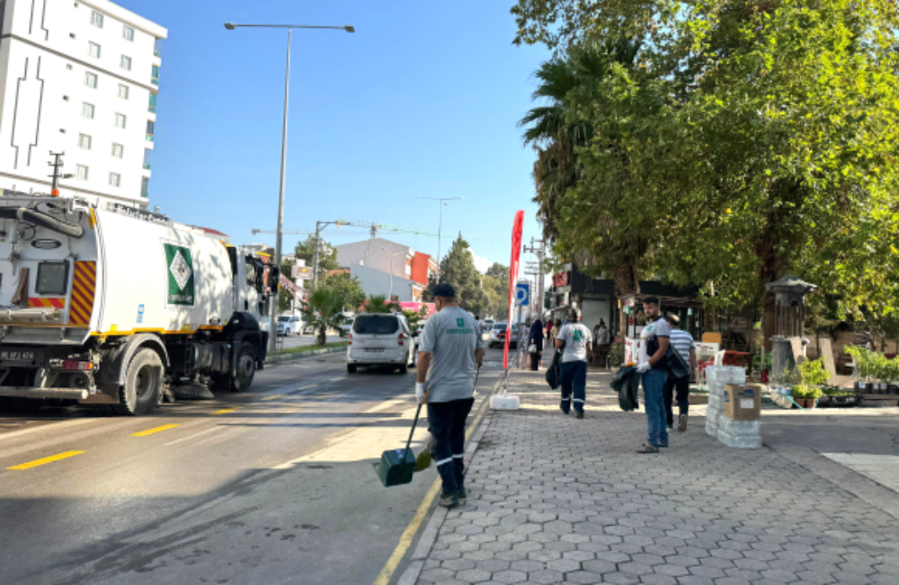 OSMANİYE BELEDİYESİ, DAHA TEMİZ, DAHA FERAH BİR OSMANİYE İÇİN TEMİZLİK ÇALIŞMALARINI SÜRDÜRÜYOR