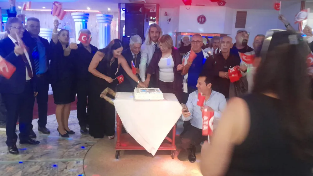 Adana Borsa Lisesi Mezunları Derneği’nden 102. Yıl Cumhuriyet Coşkusu