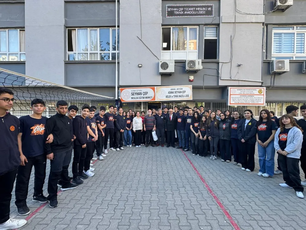 Gazeteci Özke genç iletişimcilerle deneyimlerini paylaştı