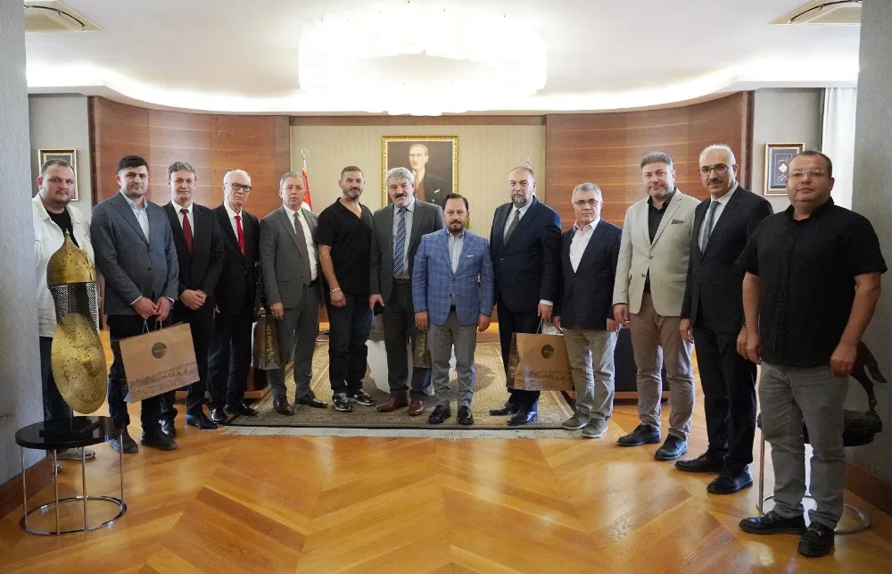 Adana’dan Londra’ya, ‘Gençlik Atlası Uzman Projesi” Köprüsü