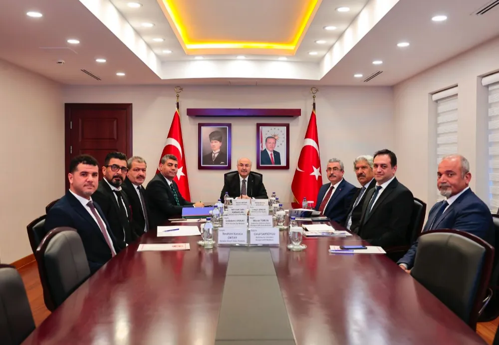 KARATAŞ İLÇE GELİŞİM PLANI’NIN SON DURUMU VALİ KÖŞGER  BAŞKANLIĞINDA GÖRÜŞÜLDÜ