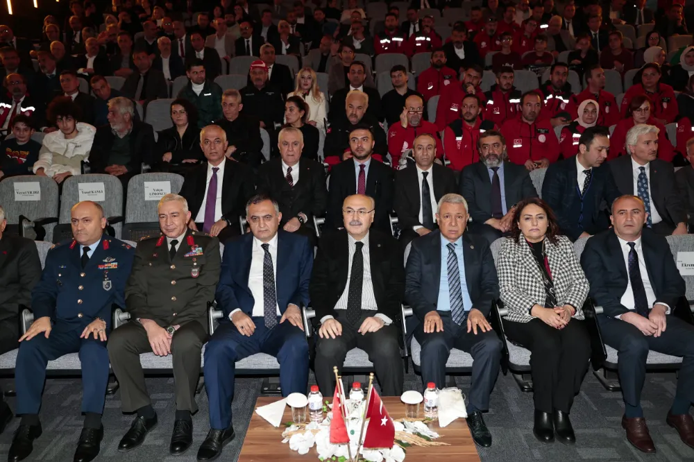 VALİ KÖŞGER 6 ŞUBAT DEPREMİ ANMA PROGRAMINA KATILDI