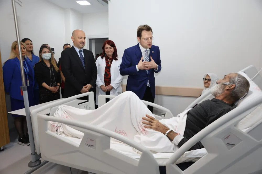 Yerebakan ve Nacar hastaları ziyaret etti